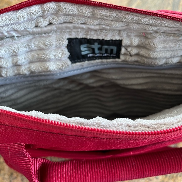 STM Red Tablet or Small Laptop Messenger Bag Tote Purse Plush Gray Lining 12 x 9 - Picture 7 of 12